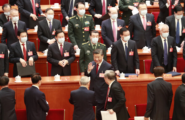 시진핑 중국 국가 주석이 지난 16일 오전 중국 베이징 인민대회당에서 열린 중국 공산당 제20차 전국대표대회 개막식을 마치고 퇴장하고 있다. (사진=연합뉴스 제공)