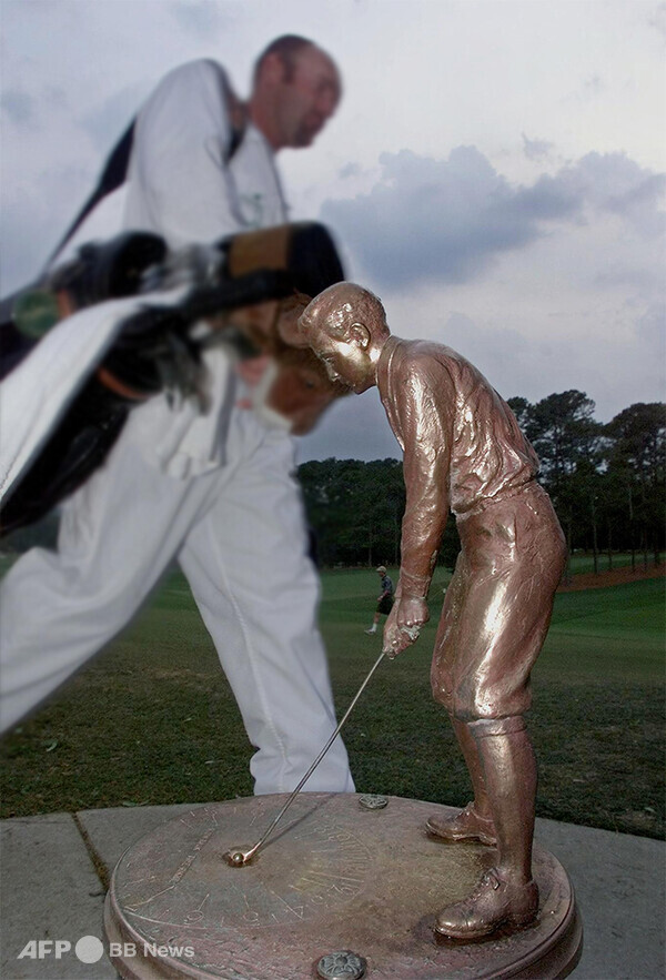 바비 존스를 본뜬 조각상. 사진은 마스터스 토너먼트가 열리는 미국 조지아주 오거스터 내셔널 골프클럽에 있는 조형물이다. 사진제공=ⓒAFPBBNews = News1
