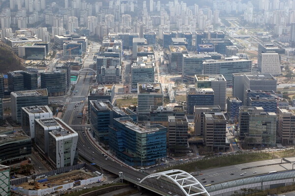 ‘굴뚝 산업’ 판교 전성시대 개막