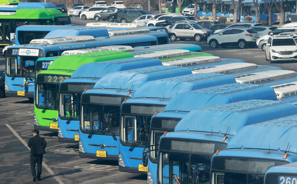 일 서울의 한 버스 공영차고지에 버스들이 정차해 있다. ⓒ연합뉴스