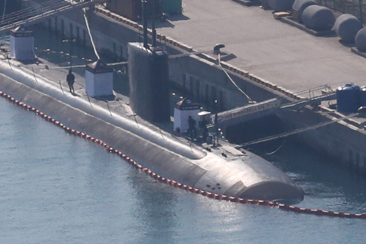 26일 해군작전사령부 부산기지에서 미국 핵 추진 공격잠수함 스프링필드(SSN 761·6천t급)이 정박해 있다. ⓒ연합뉴스