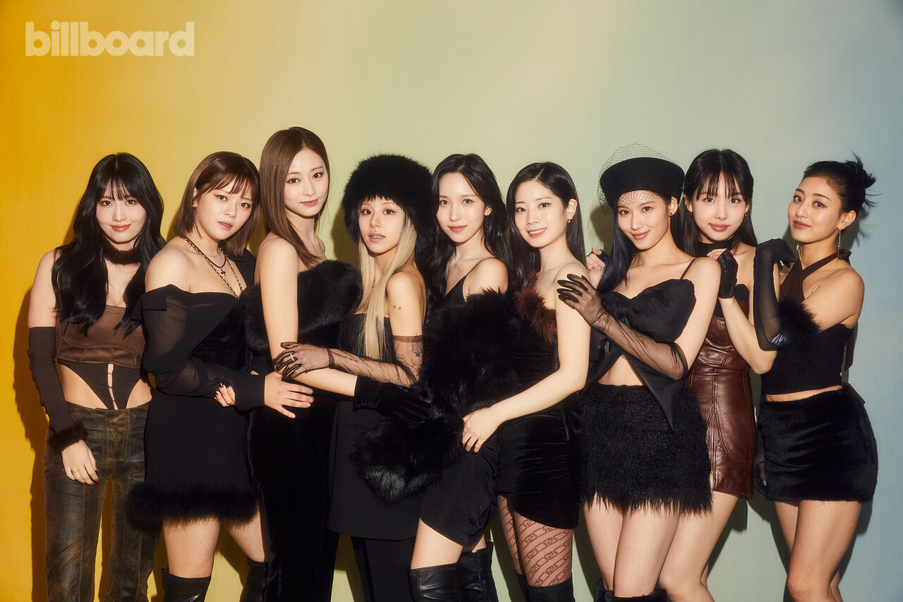 ★트와이스 사나, 흑백 사진 뚫고 나오는 고혹美 '시선강탈'