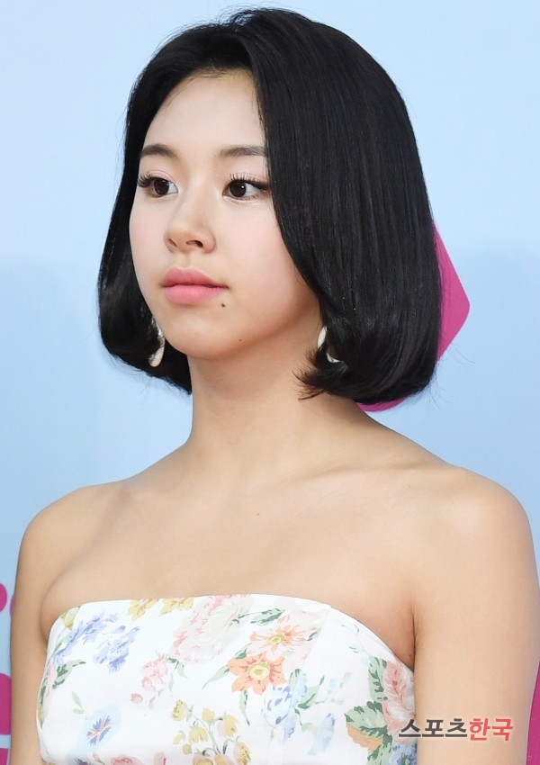 트와이스 채영, 나치 문양 티셔츠 착용 논란 사과 "심려 끼쳐 죄송" < 연예일반 < 연예 < 기사본문 - 한국아이닷컴