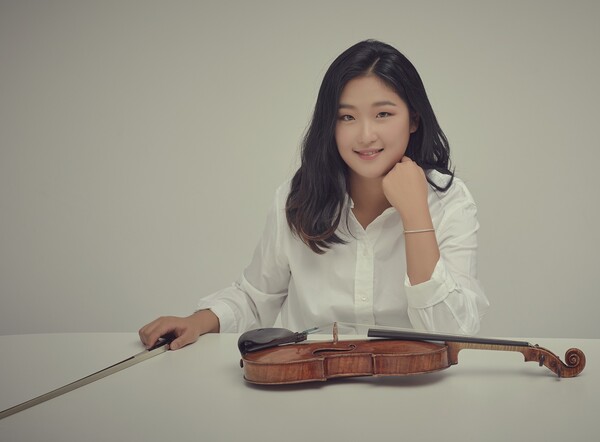 한국을 대표하는 젊은 바이올리니스트 박수예가 다섯 번째 음반 ‘시마노프스키: 신화’를 스웨덴 BIS레이블로 발매했다. ⓒ목프로덕션 제공