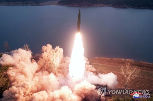 지난 3월 북한이 '전술탄도미사일'을 발사했다며 공개한 사진. 사진=연합뉴스