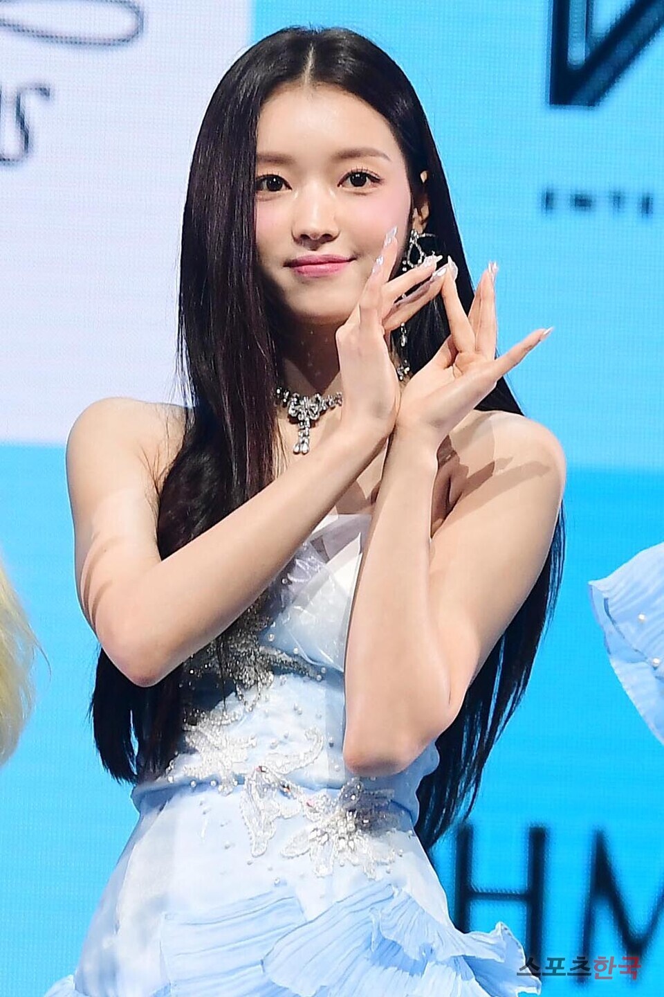 오마이걸 유아 '인형 비주얼'
