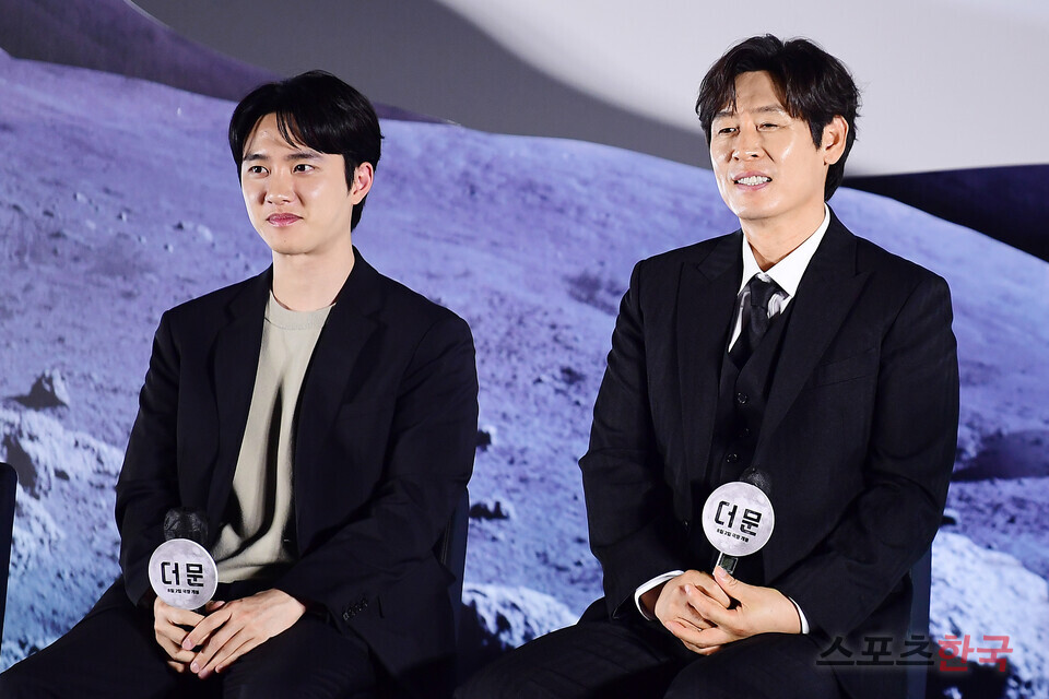 '더 문', 개봉 2주차 무대인사 확정…설경구・도경수, 경기・인천 관객 만난다