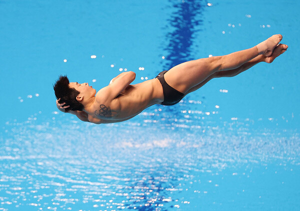 2일 중국 항저우 올림픽 스포츠센터 수영장에서 열린 2022 항저우 아시안게임 다이빙 남자 1m 스프링보드 결승에서 우하람이 연기를 선보이고 있다. 2023.10.2  ⓒ연합뉴스