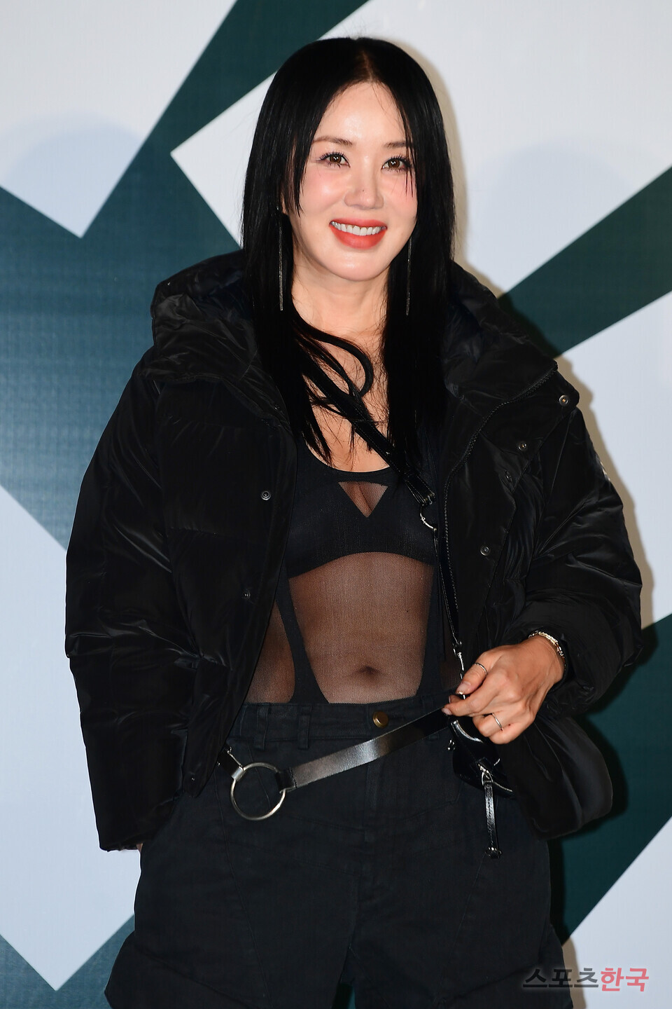 엄정화, 힙한 패션도 완벽 소화