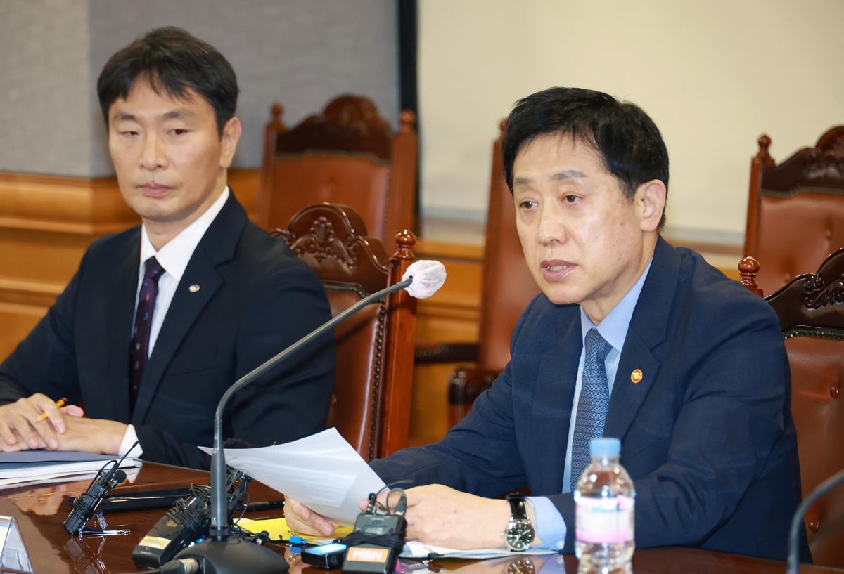 김주현 금융위원장(오른쪽)과 이복현 금융감독원장. (사진=금융위원회 제공)