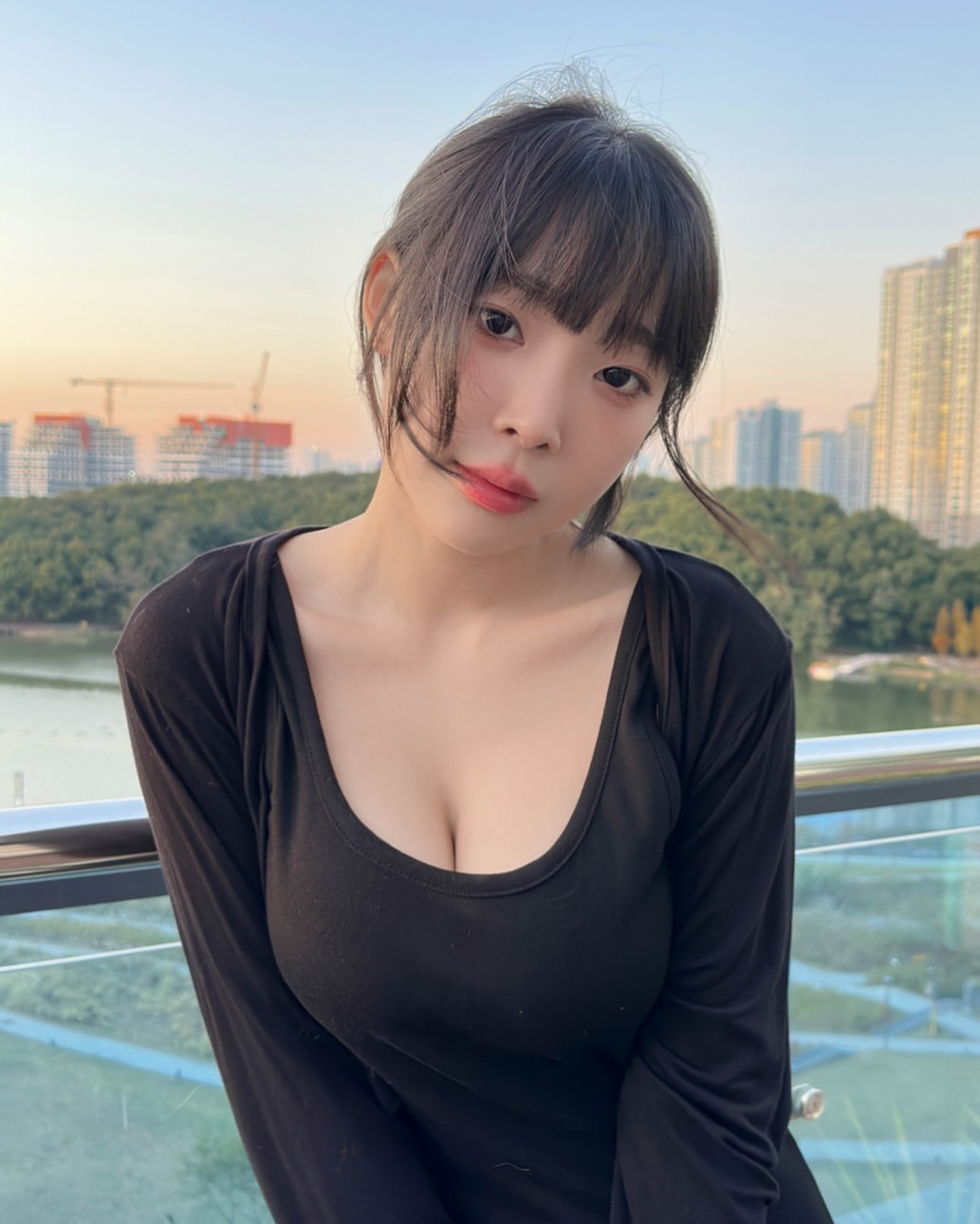 ★강인경, 끈 비키니 언더붑 만든 'F컵 볼륨감 클라스'