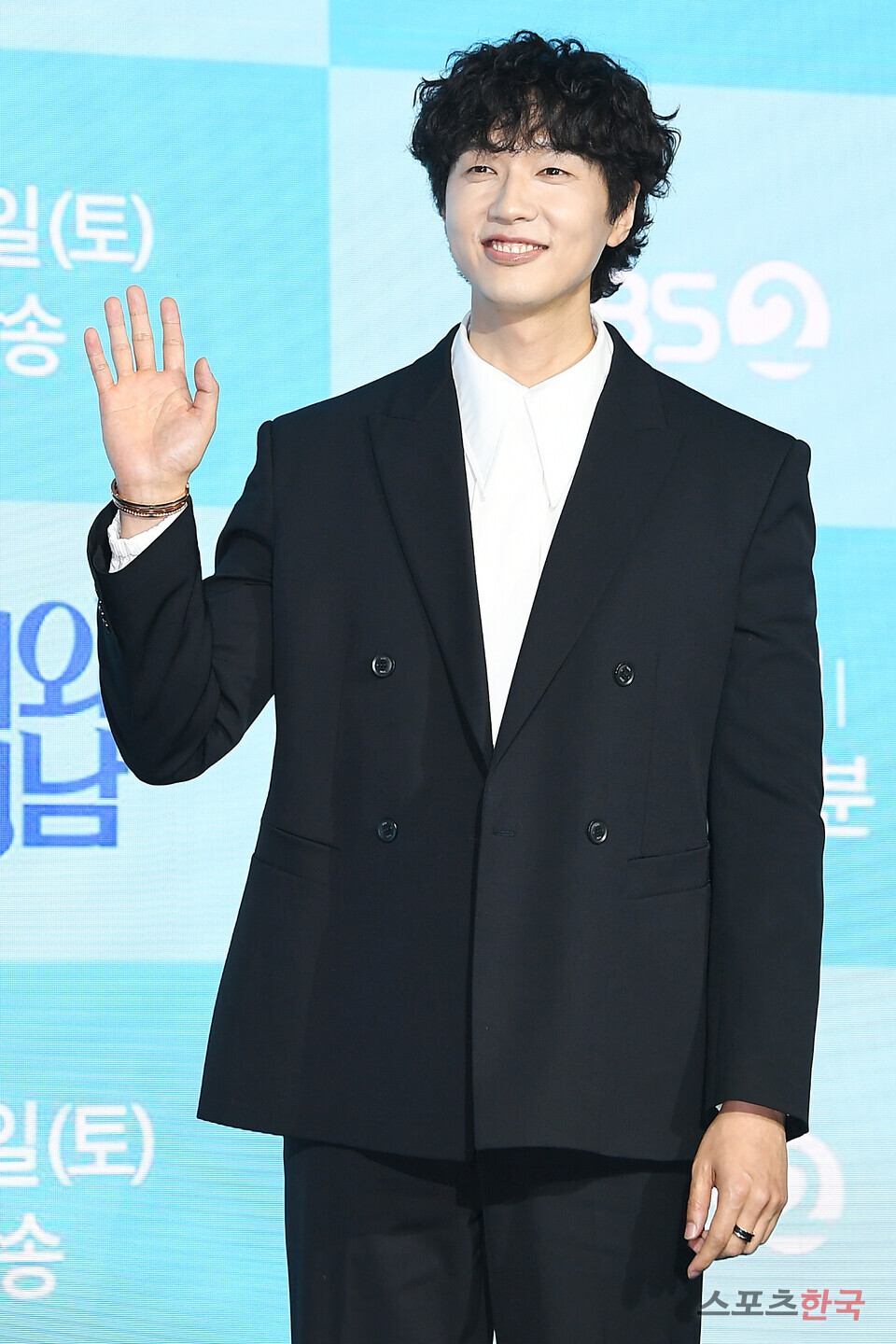 지현우, 심쿵 손인사