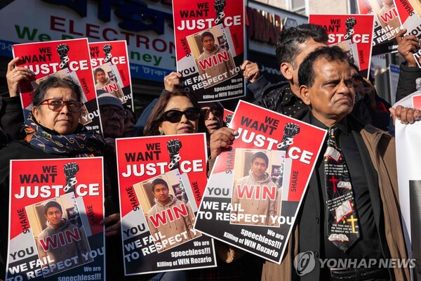 지난 3월 29일 뉴욕에서 경찰 총격 희생자 윈 로사리오 사건과 관련해 경찰 처벌을 요구하는 사람들(사진=AFP/연합)