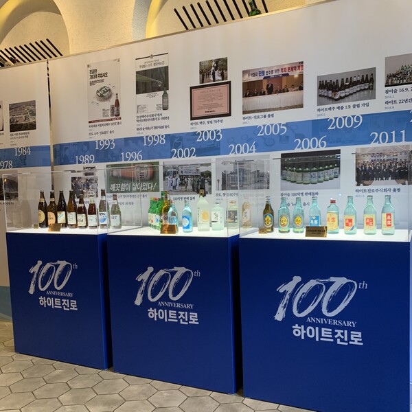 지난 9일 서울 종로구 ‘더 키친 일뽀르노 광화문점’에서 열린 ‘100년의 전쟁 마케팅’ 미디어데이 현장 모습. 사진=하이트진로 제공