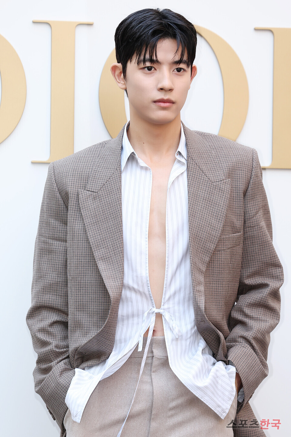 로몬, 보일 듯 말 듯