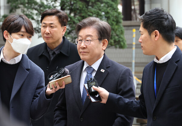 더불어민주당 이재명 대표가 26일 서초구 서울중앙지법에서 열린 '대장동 배임·성남FC 뇌물' 관련 1심 속행 공판에 출석하고 있다. 2024.3.26 사진=연합뉴스