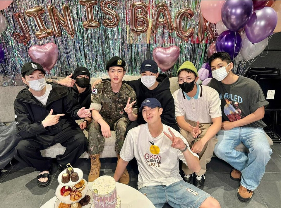 Image : BTS Members Reunite, All Seven Together (RM's Instagram)