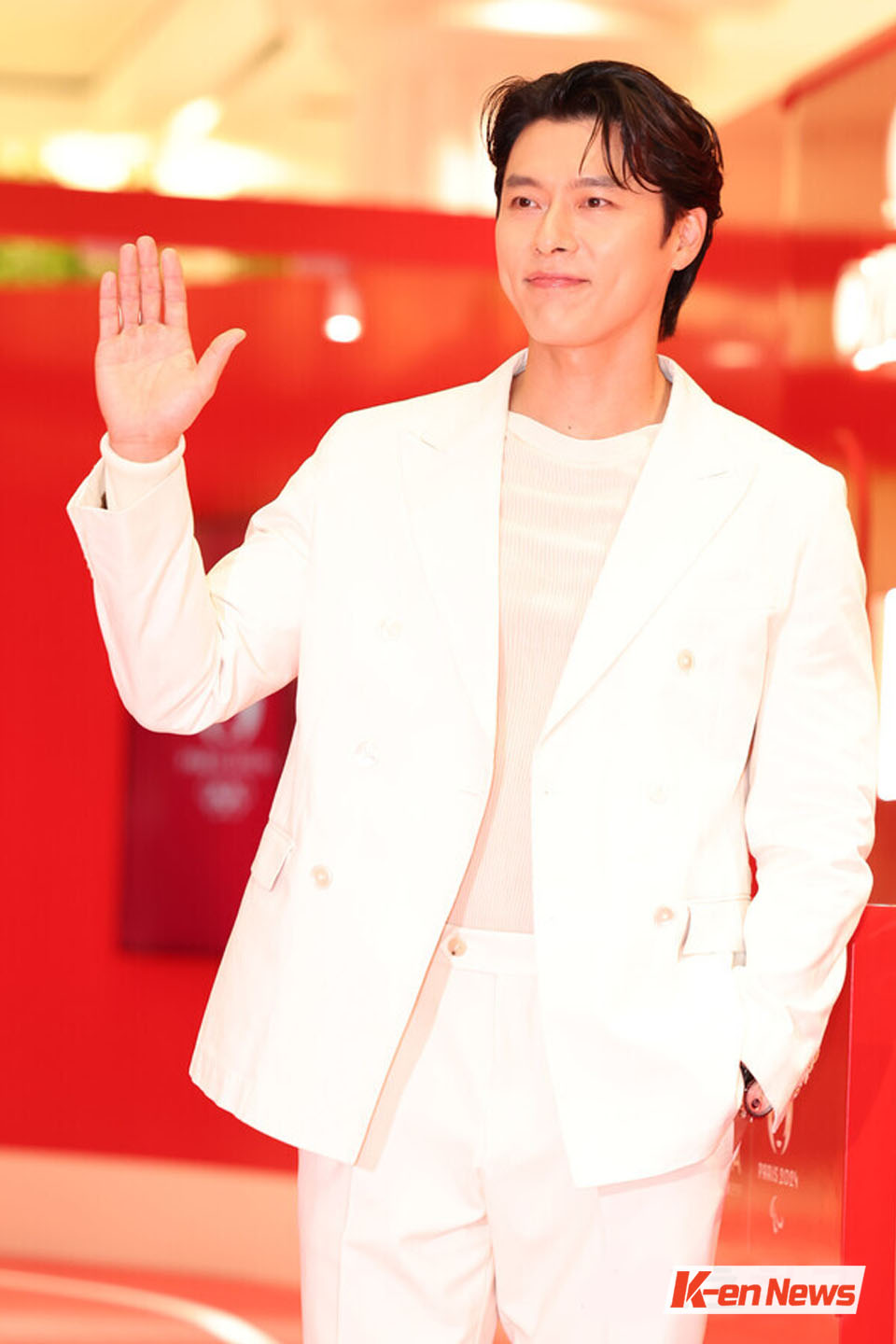 'Sculpted Visuals' Hyun Bin's Gentle Smile