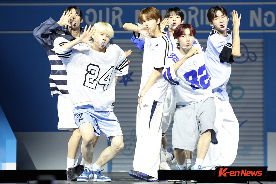 TWS Makes a Refreshing Comeback with 'SUMMER BEAT!' < Entertain