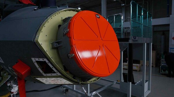 한국형 전투기(KF-21)에 장착된 한화시스템의 AESA 레이다. 사진=한화시스템 제공