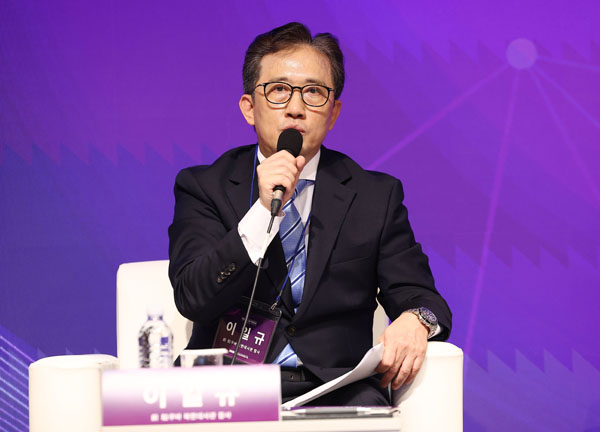 '탈북외교관' 리일규, NK포럼 참석