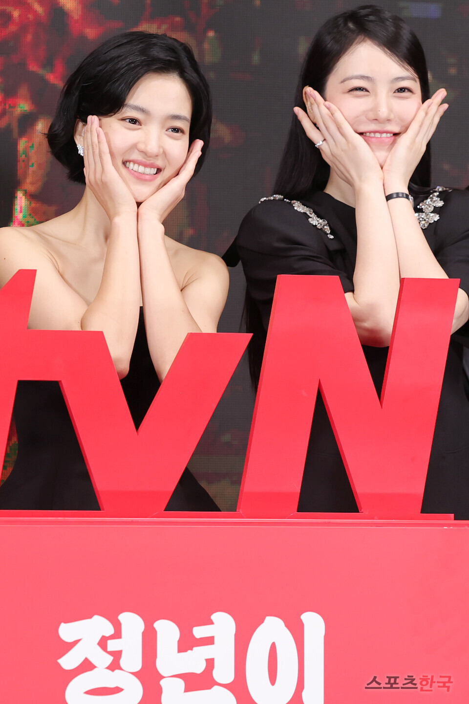  (0ｰ8)||tvn.hu imagesize:960x1440 02 김태리·신예은, 사랑스러움 그 자체 < 연예 < 포토뉴스 < 기사본문 - 한국아이닷컴